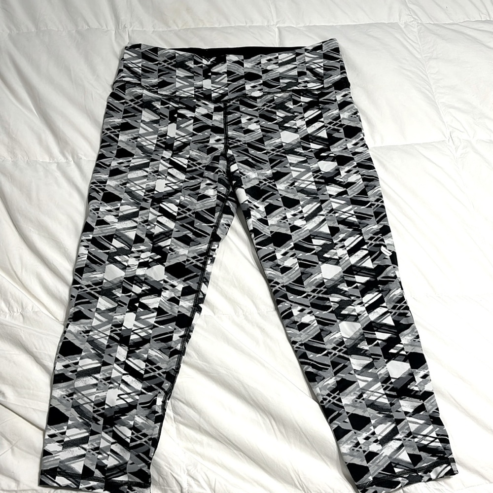 Knockout by Victorias Secret Capri length yoga pants